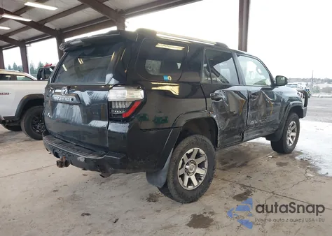 2015 Toyota 4Runner Trail z USA, uszkodzony, nr VIN JTEBU5JR1F5255061